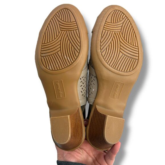 NEW Easy Street Carrigan Sandals Taupe Cut out Booties Open Toe Block Heel Shoes - Picture 4 of 13